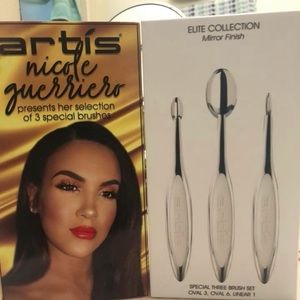 Makeup brushes set of 3